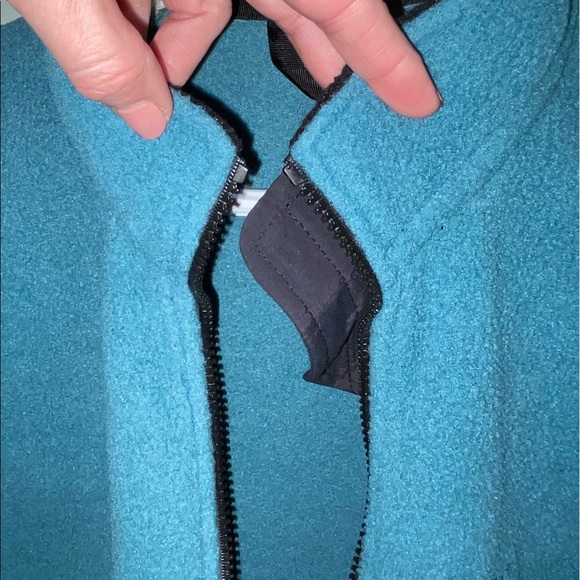 Vintage MEC Teal vest - Picture 9 of 10